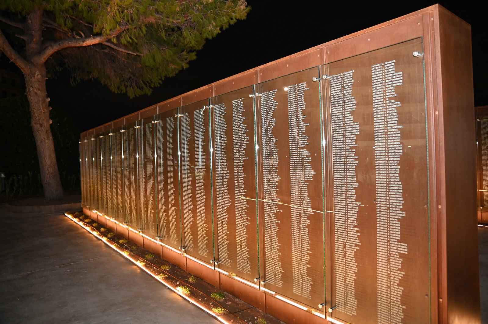 Το Μνημείο των Αθανάτων