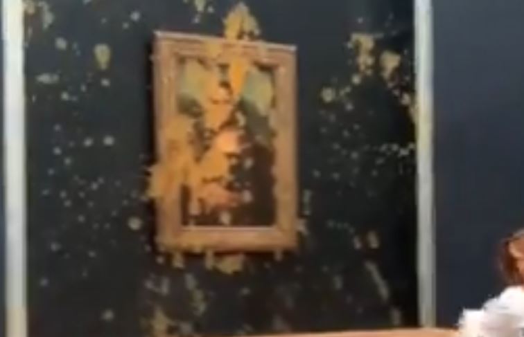 Παρίσι: Δύο γυναίκες πέταξαν σούπα στον πίνακα της Μόνα Λίζα – Βίντεο