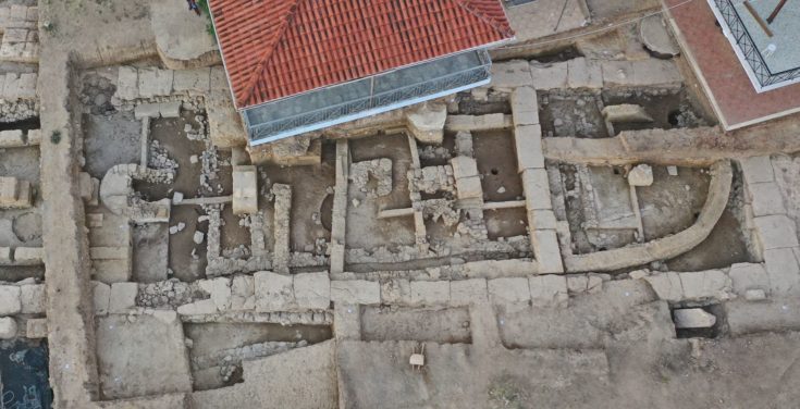 Ένας αρχαίος ελληνικός ναός με μήκος 34 μέτρα, που χρονολογείται στον 7ο αιώνα π.Χ, ανακαλύφθηκε στην Αμάρυνθο της Εύβοιας