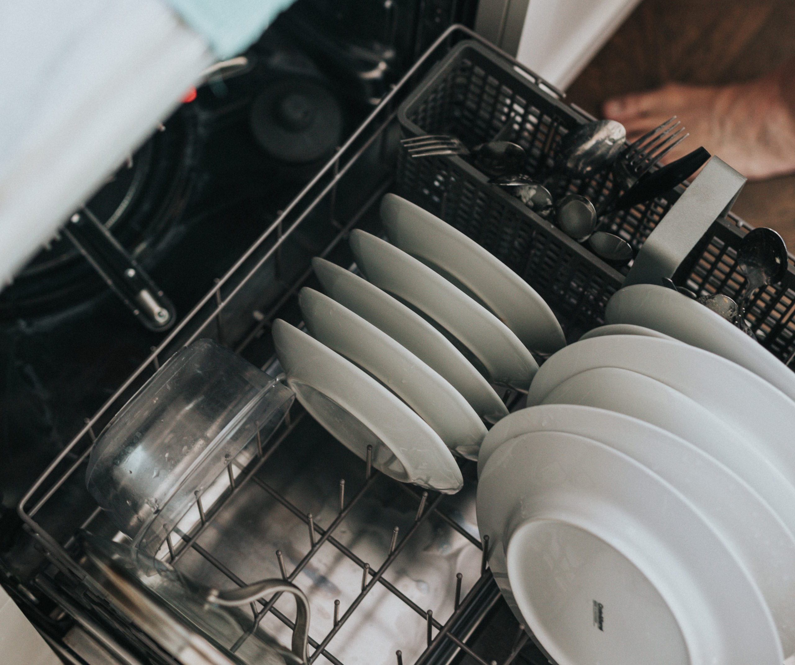 5 λάθη που κάνετε όταν χρησιμοποιείτε το πλυντήριο πιάτων και πώς να τα αποφύγετε