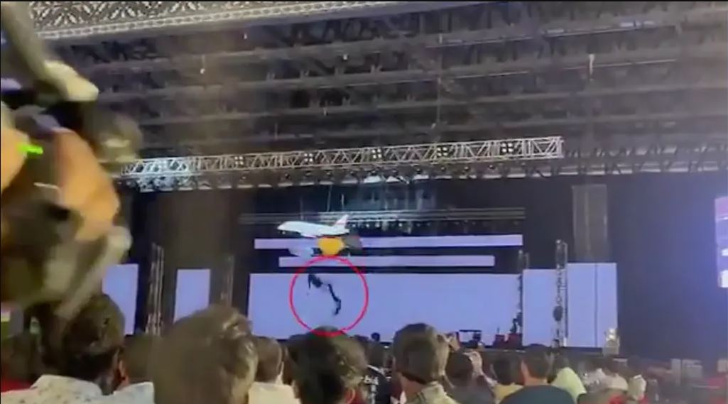 Σκοτώθηκε στο πάρτι της εταιρείας του – CEO έπεσε από ύψος 5 μέτρων κατά τη διάρκεια της εισόδου του στη σκηνή