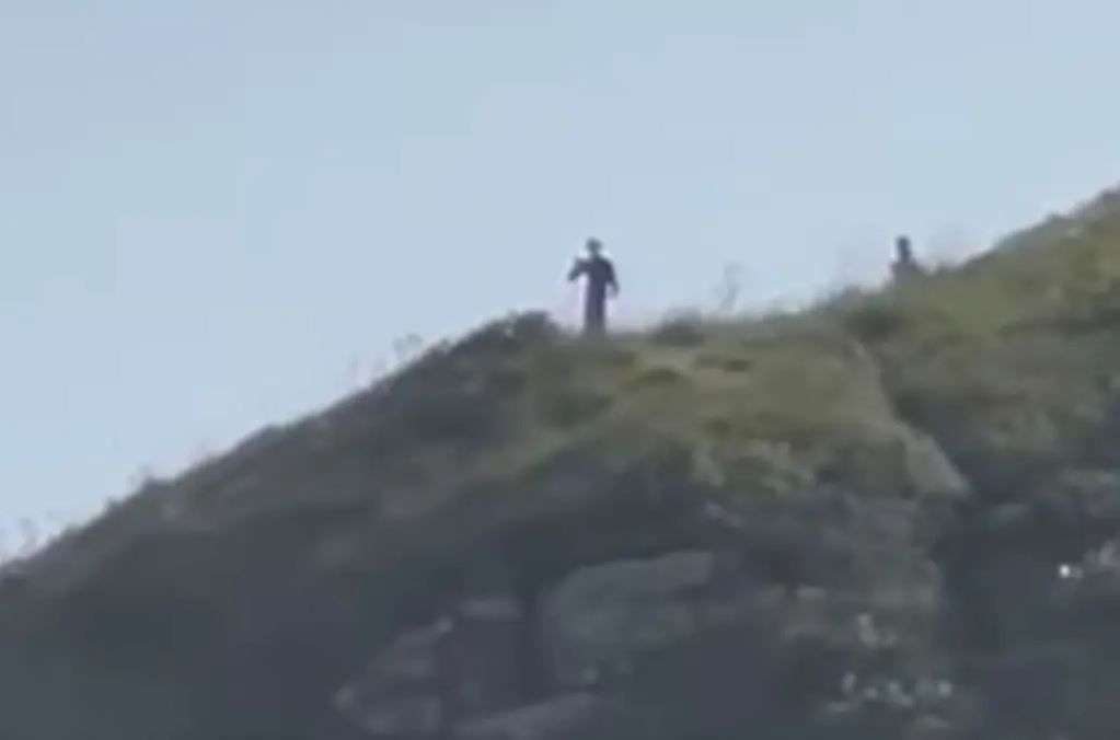 Βίντεο: «Παράξενα όντα» ύψους 3 μέτρων φαίνονται να διασχίζουν νησί της Βραζιλίας – Τα σενάρια… για εξωγήινους