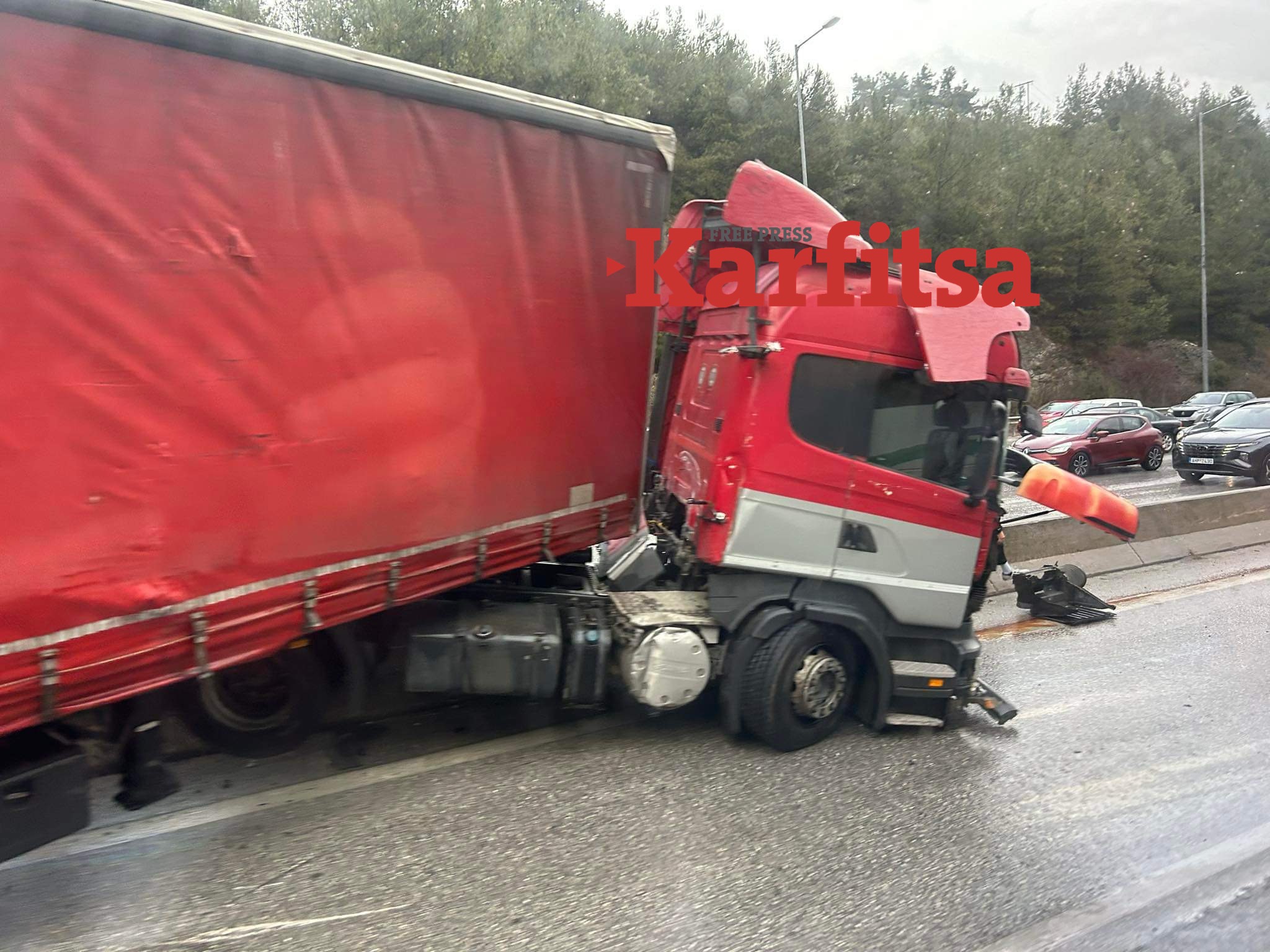 Θεσσαλονίκη: Δίπλωσε νταλίκα στο Δερβένι – Τεράστιο μποτιλιάρισμα