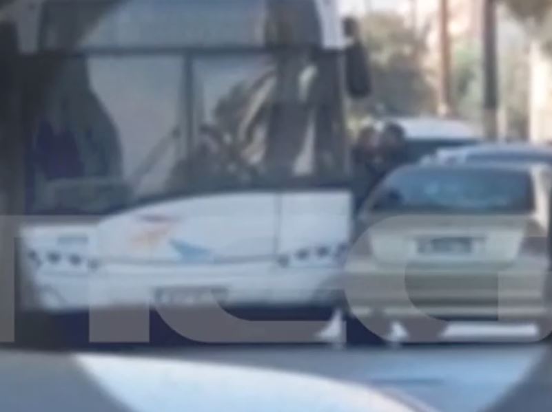 Θεσσαλονίκη: Οδηγός του ΟΑΣΘ πιάστηκε στα χέρια με άλλον οδηγό έπειτα από τροχαίο – ΒΙΝΤΕΟ