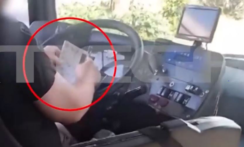 Κηφισιά: Σε διαθεσιμότητα ο οδηγός λεωφορείου που έλυνε σταυρόλεξο ενώ οδηγούσε