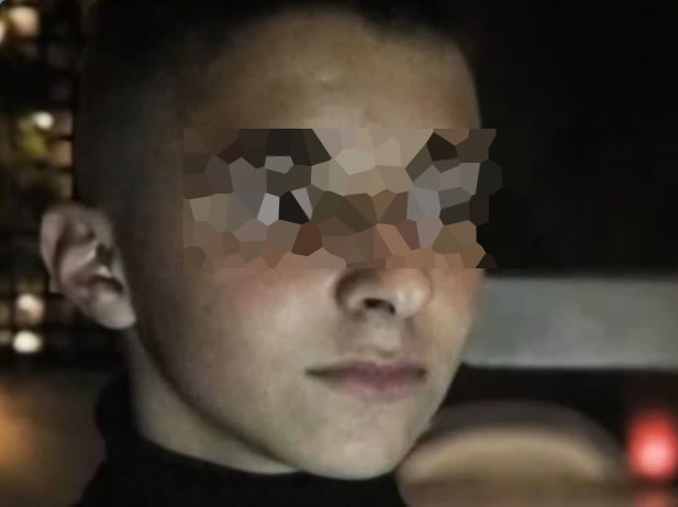 Πειραιάς: «Έπιασε το στήθος του και έπεσε» – Συγκλονίζει ο πατέρας του 18χρονου που πέθανε έξω από κλαμπ