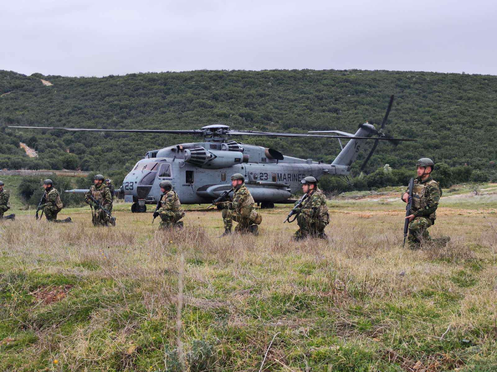 Η εντυπωσιακή συνεκπαίδευση Αμερικανών και Ελλήνων πεζοναυτών – ΦΩΤΟ