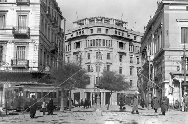 Κουίζ για την παλιά Αθήνα: Αναγνωρίζεις την πλατεία; Είναι από τις πιο γνωστές