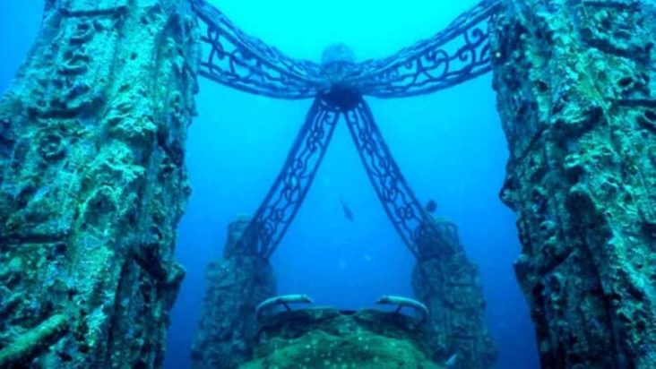 Τμήμα της πόλης κάτω από το νερό.