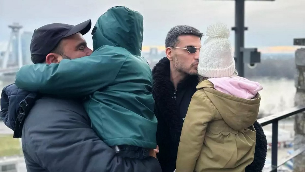 Παντελής Τουτουντζής: Στη Σλοβακία με τον σύντροφό του και τα δύο τους παιδιά – ΦΩΤΟ