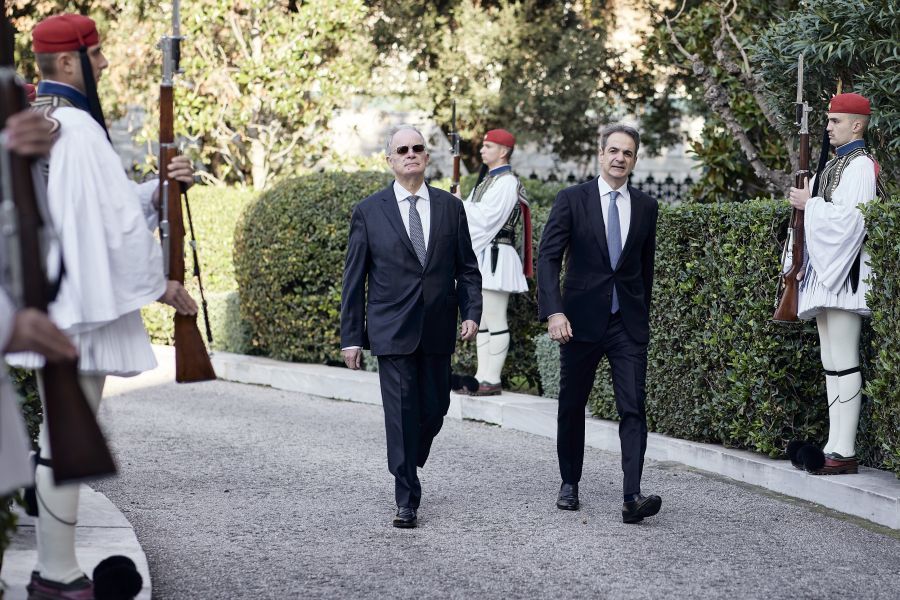Μητσοτάκης: Με τον πρόεδρο της Βουλής για τον πρώτο καφέ της χρονιάς στο Κολωνάκι