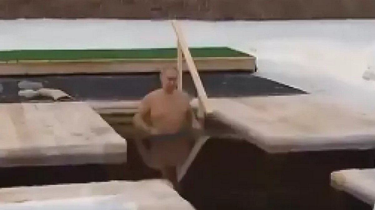 Θεοφάνια στη Ρωσία: Βούτηξε και φέτος στα παγωμένα νερά ο Πούτιν – ΒΙΝΤΕΟ