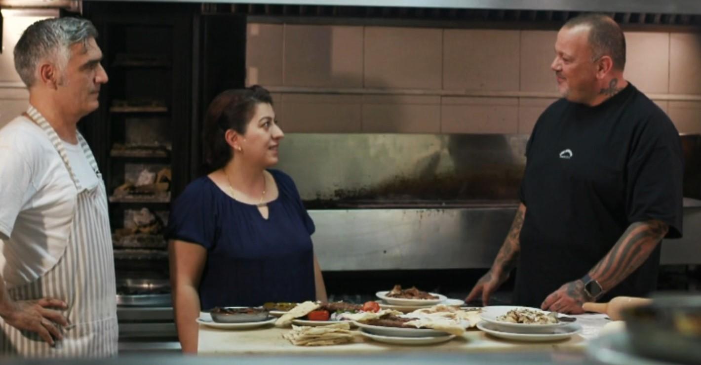 «Γειτονιές στο Πιάτο»: Ο Δημήτρης Σκαρμούτσος στην οικογενειακή Νέα Σμύρνη αυτό το Σάββατο στις 16.50 στον Σκαϊ