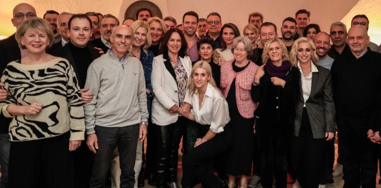 ΣΥΡΙΖΑ: Η οικογενειακή φωτογραφία της σύσκεψης στις Σπέτσες – Οι εισηγήσεις των βουλευτών για το «Εθνικό Σχέδιο για το Ελληνικό Όνειρο»