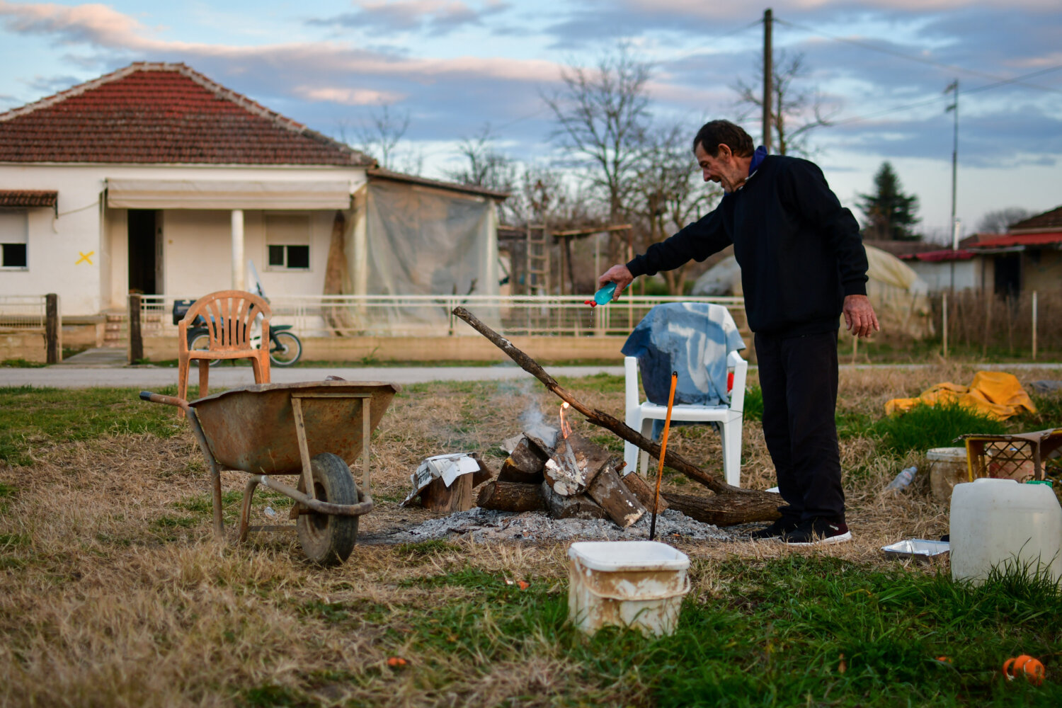 Πρωτοχρονιά στα πλημμυρισμένα χωριά της Θεσσαλίας: Οι κάτοικοι μετρούν πληγές σε ένα «αποκαλυπτικό» τοπίο – ΦΩΤΟ