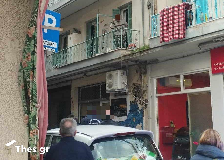 Θρίλερ στην Θεσσαλονίκη: Γυναίκα εντοπίστηκε νεκρή σε διαμέρισμα – Ο αδελφός της δεν επέτρεπε την είσοδο στην ΕΛ.ΑΣ.