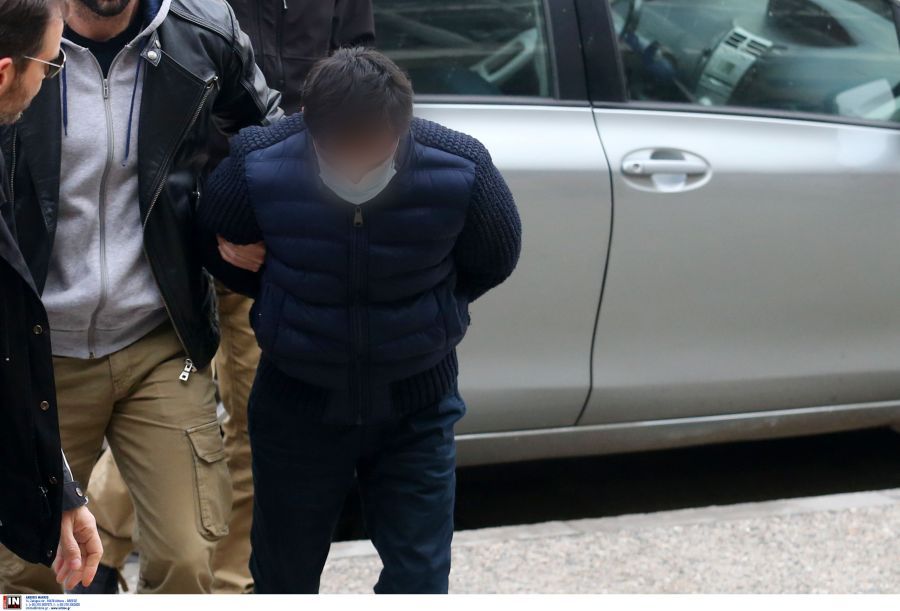 Δολοφονία 41χρονης στη Θεσσαλονίκη: «Αρνούμαι τα πάντα» επιμένει ο σύντροφός της – Η κατάθεση για τους ξυλοδαρμούς της αδελφής του