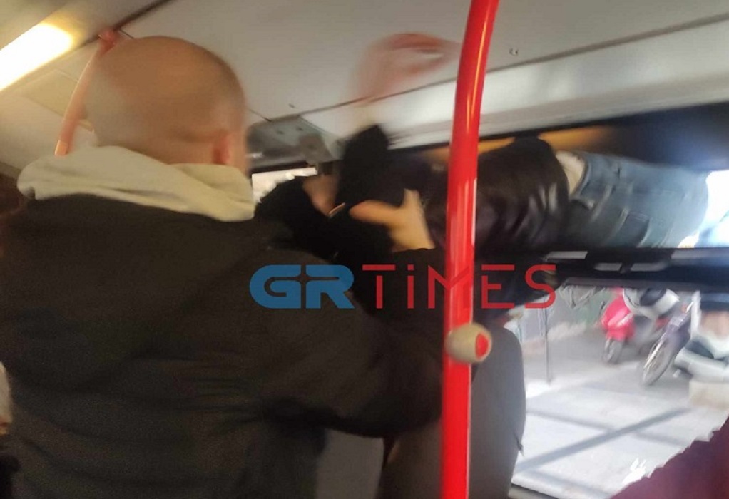 Θεσσαλονίκη: «Πορτοφολού» την… κοπάνησε από το παράθυρο λεωφορείου – ΒΙΝΤΕΟ σοκ