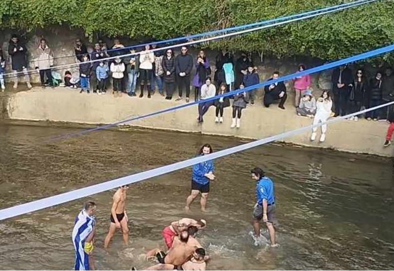 Τρίκαλα- Θεοφάνια- σταυρός