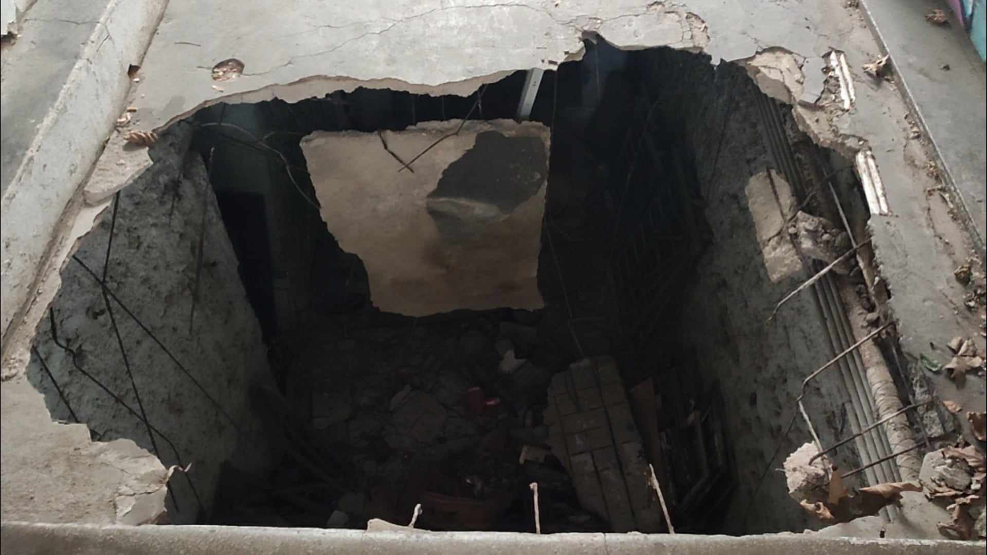 Θεσσαλονίκη: «Μπαμπά νόμιζα ότι θα πεθάνω εκεί κάτω» – Στην Δικαιοσύνη προσφεύγει ο πατέρας της 19χρονης που την… «κατάπιε» η γη