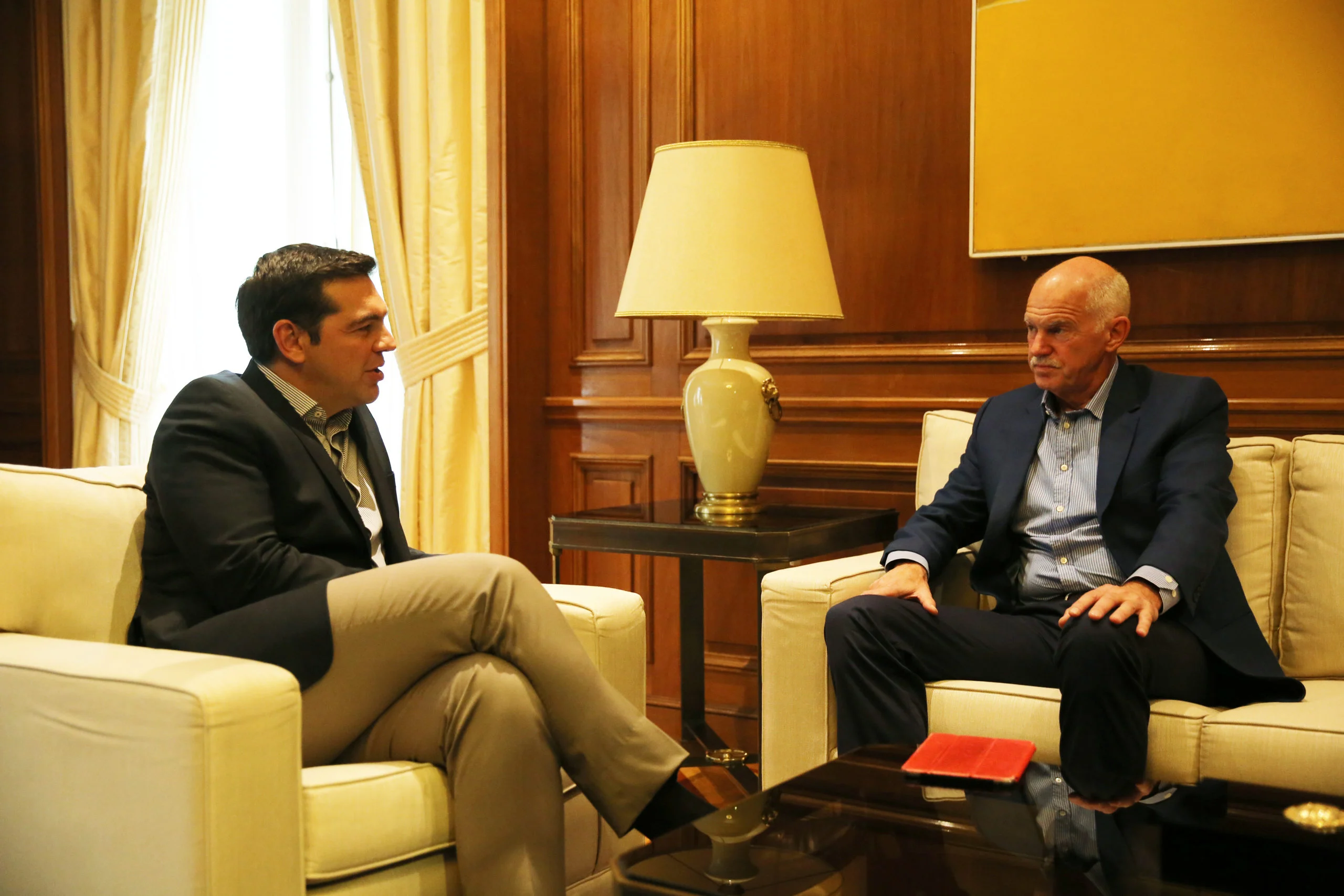 Το «άγνωστο» ραντεβού Τσίπρα – Παπανδρέου και οι κινήσεις στην Κεντροαριστερά ενόψει ευρωεκλογών