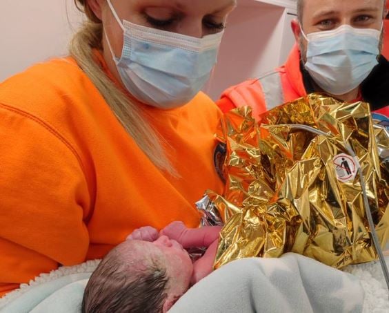 Μωρό γεννήθηκε σε ασθενοφόρο στην Κρήτη