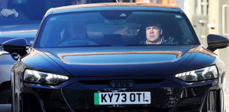 Ο πρίγκιπας Ουίλιαμ επισκέφθηκε την σύζυγο του στο νοσοκομείο και έφυγε με την προσωπική ασφάλεια του.