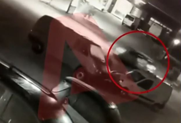 Δολοφονία στην Χαλκίδα: Η 39χρονη κατευθύνεται με το αυτοκίνητό της στο σπίτι του 43χρονου, τα ξημερώματα – Νέο βίντεο