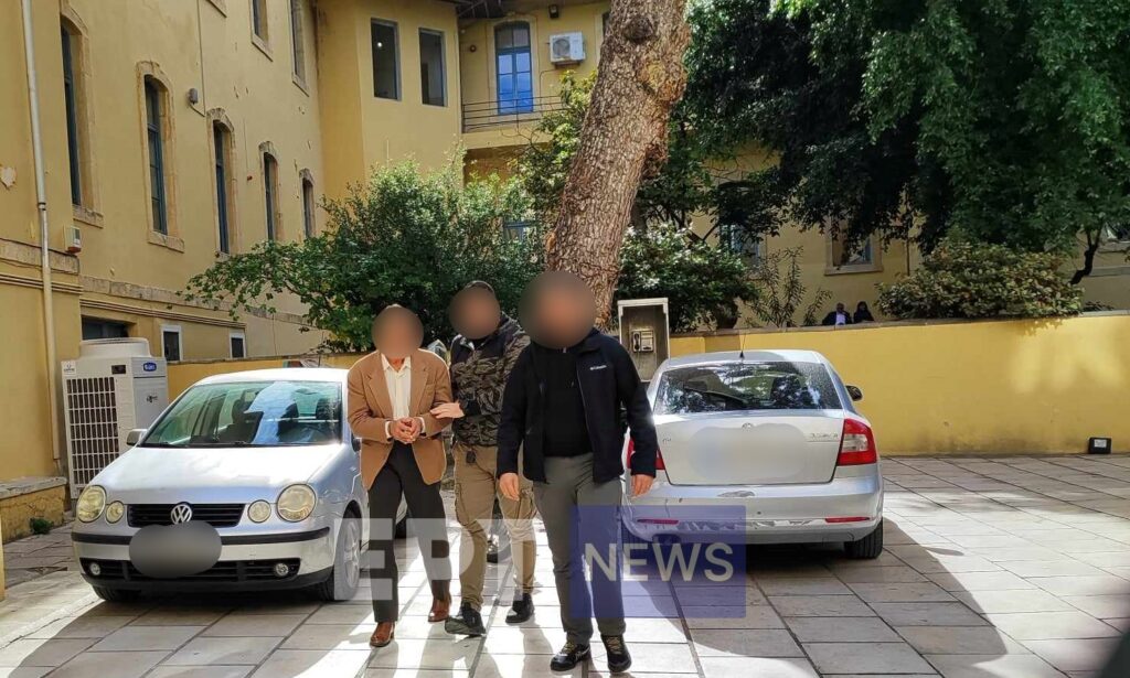 Χανιά: Τι υποστήριξε ο 56χρονος που προφυλακίστηκε για το μαχαίρωμα του πατέρα του – Ο καβγάς και η «πτώση από την σκάλα»