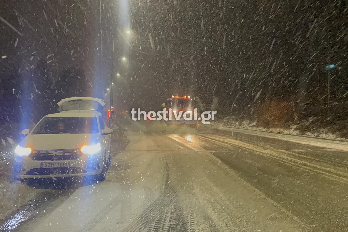 Φορτηγό συγκρούστηκε με αλατιέρα στην Εθνική Σερρών-Θεσσαλονίκης – Έκλεισε ο δρόμος, σχηματίστηκαν ουρές