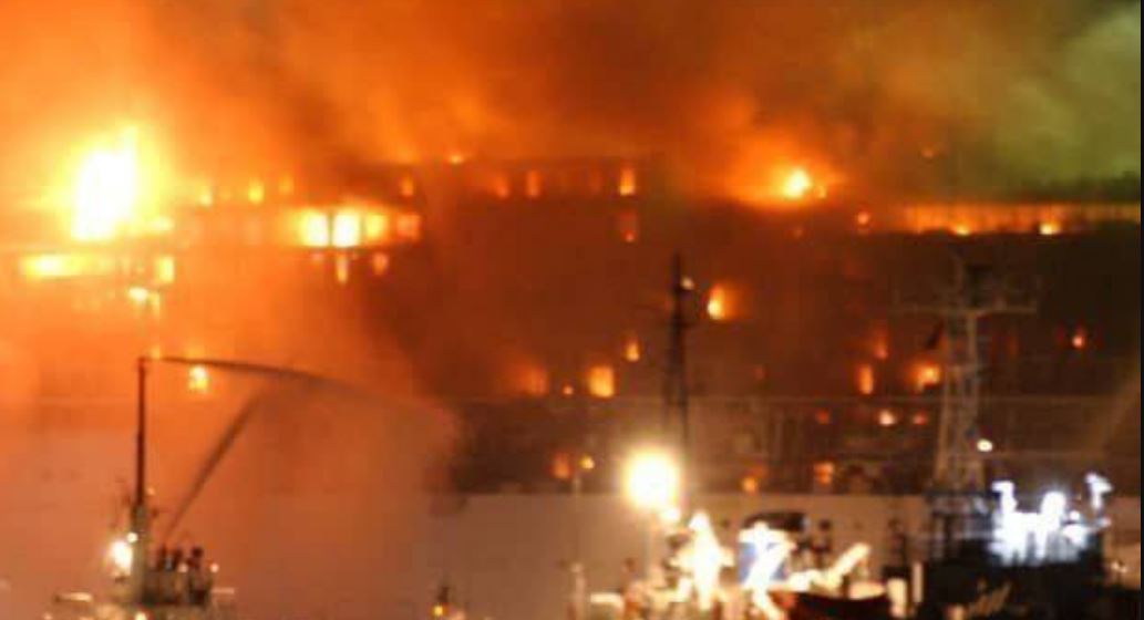 Βίντεο: Η στιγμή που οι Χούθι «χτυπάνε» δεξαμενόπλοιο – Με επιδρομή στην Υεμένη απάντησαν ΗΠΑ, Βρετανία