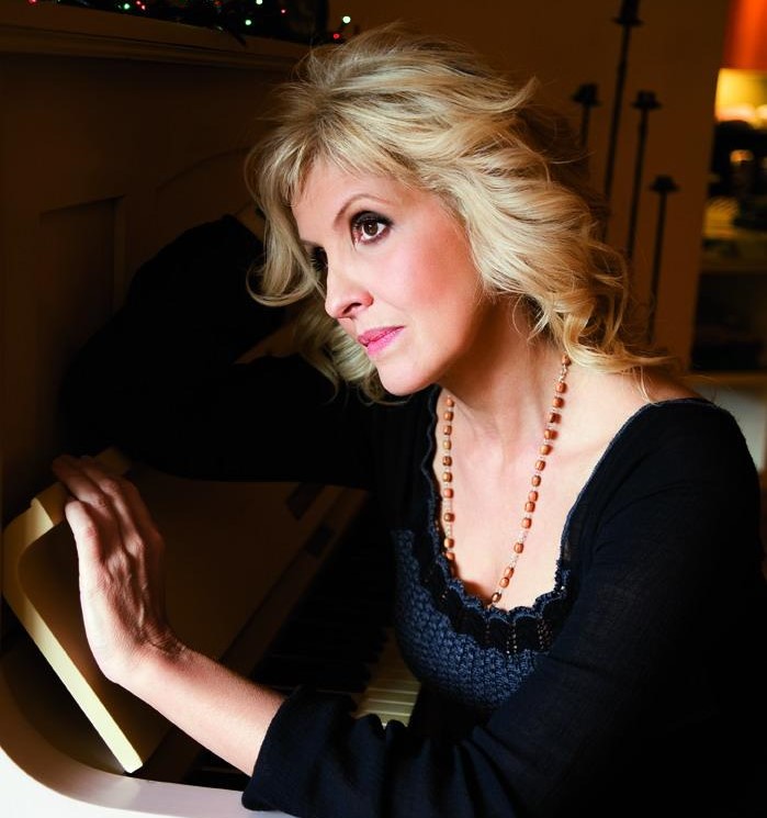 Ελένη Ζιώγα: Η στιχουργός του soundtrack του “Famagusta” μιλά στο enikos.gr για το τραγούδι που συγκίνησε εκατομμύρια τηλεθεατές