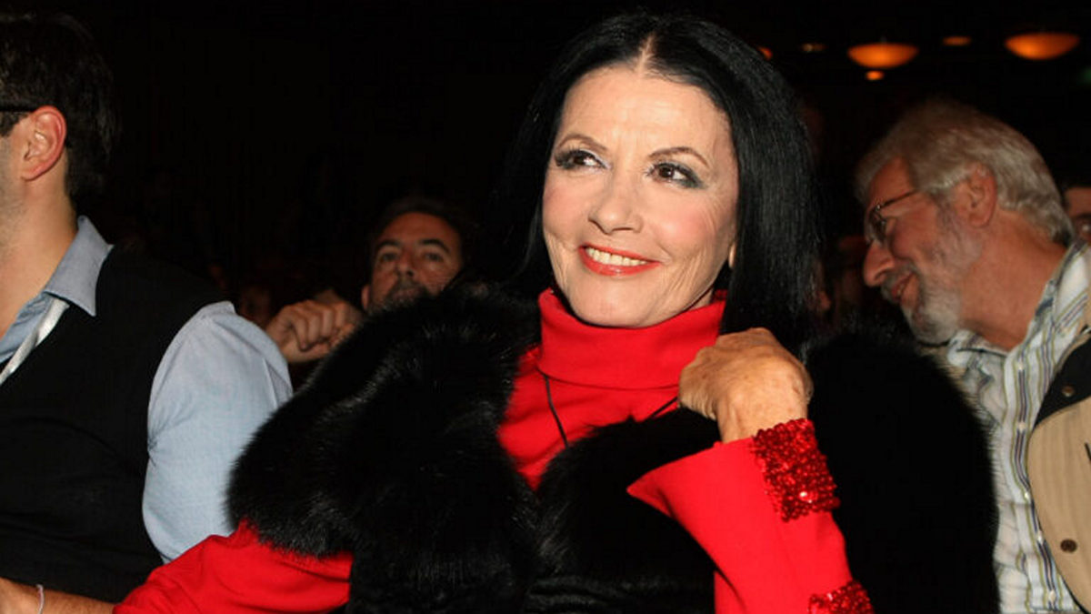 Η Ζωζώ Σαπουντζάκη μπήκε εσπευσμένα στο νοσοκομείο