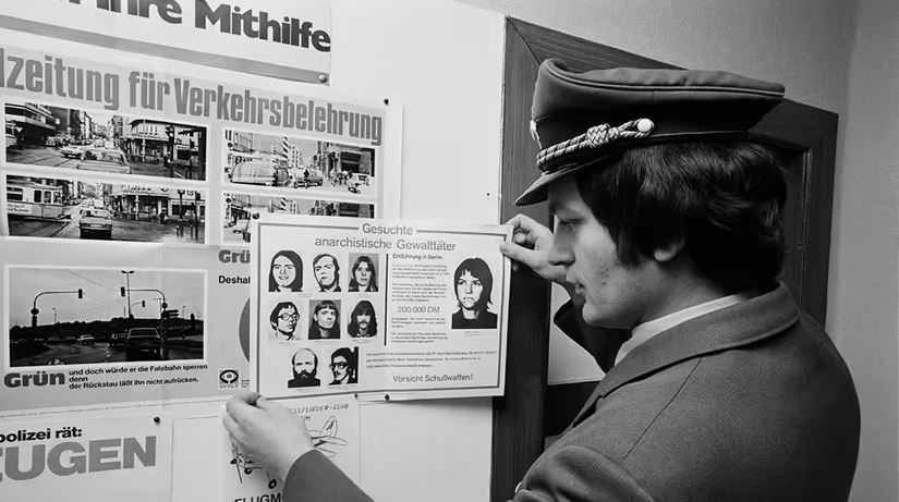 Η δυτικογερμανική αστυνομία αναζητoύσε 9 μέλη της Φράξιας Κόκκινος Στρατός, το 1976.