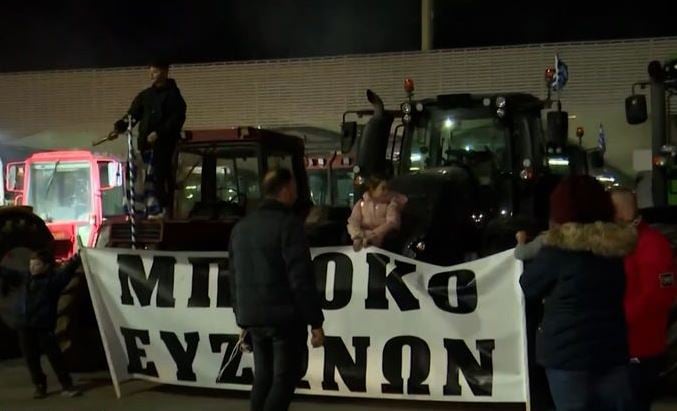 Θεσσαλονίκη: Αποκλεισμοί αγροτών σε τελωνείο Ευζώνων και Χαλκιδική – Επιμένουν στα μπλόκα οι Θεσσαλοί   