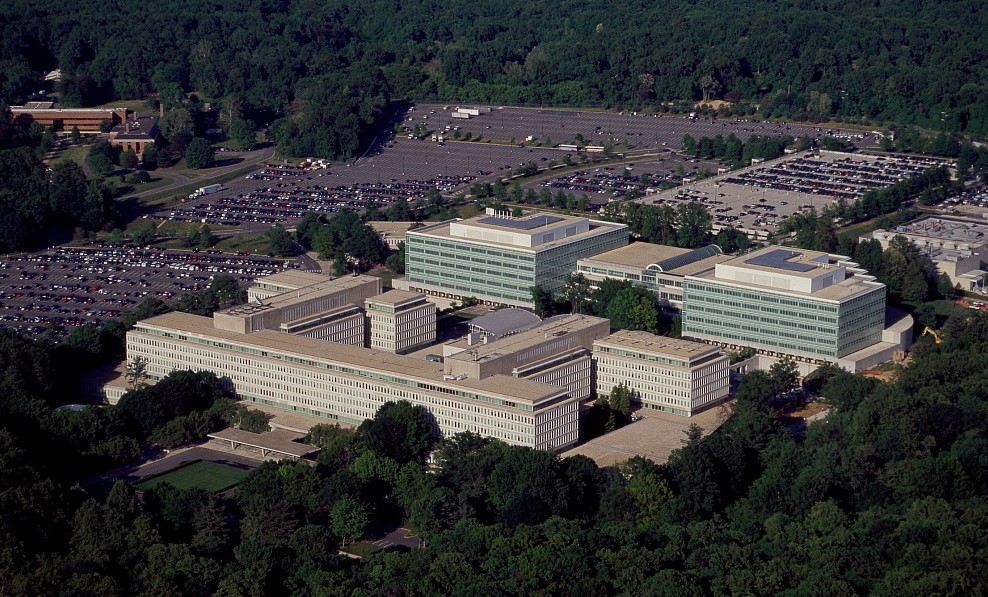 Εικόνα του κτιρίου της CIA από ψηλά.