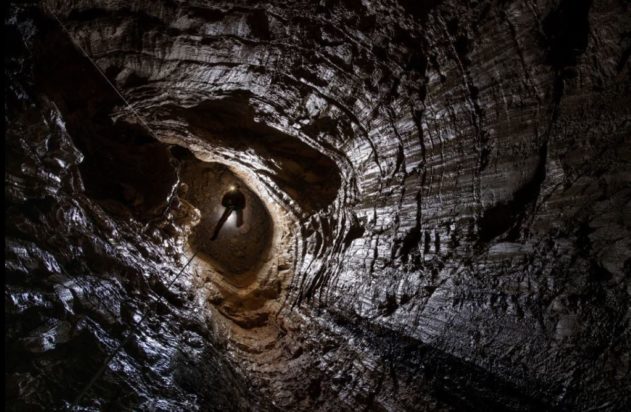 Τα πρώτα 16 μέτρα του φρεατίου εισόδου στο Veryovkina.