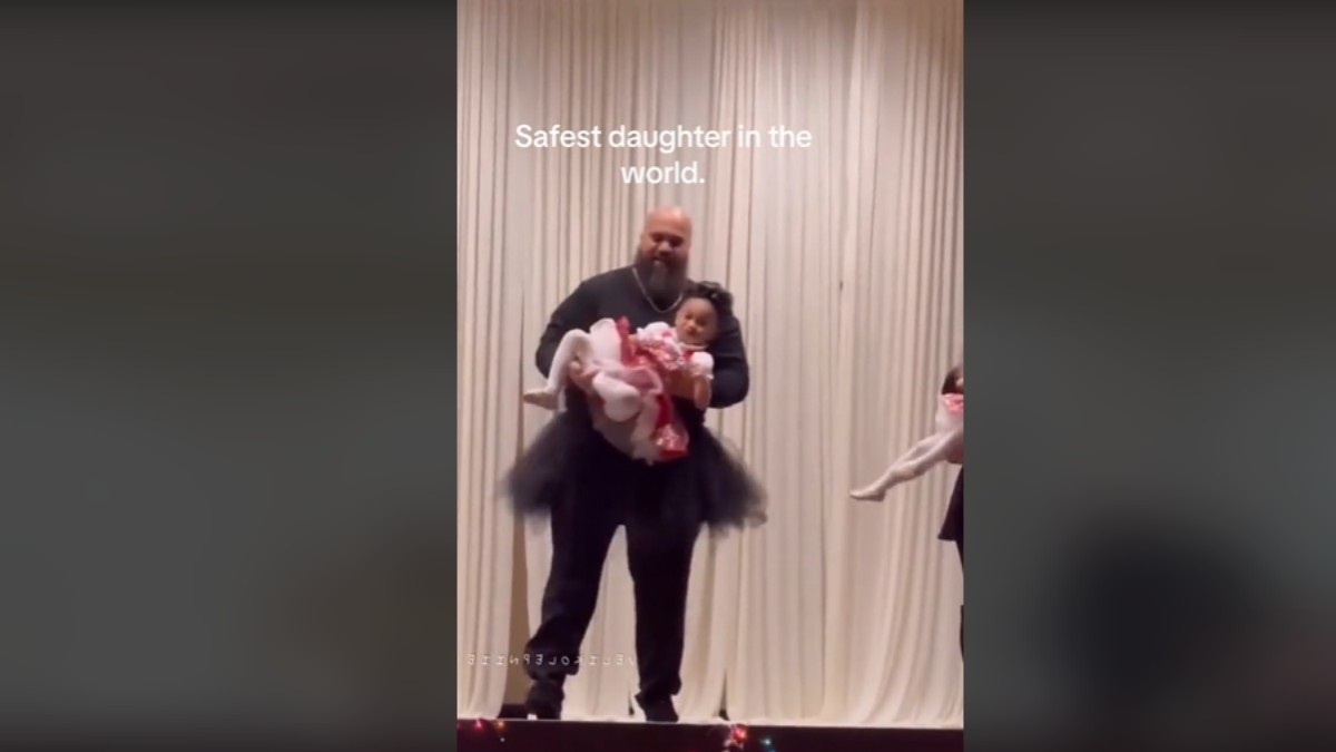 TikTok: Πατέρας «σπάει» τα στερεότυπα και χορεύει μπαλέτο με την κόρη του – ΒΙΝΤΕΟ