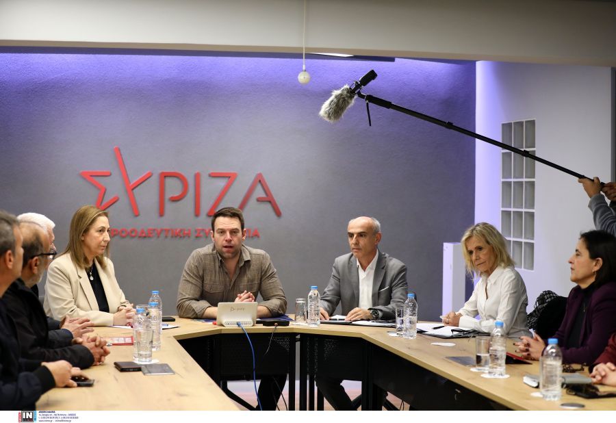 Κασσελάκης: Στηρίζει τα αιτήματα της ΑΔΕΔΥ για οριζόντια αύξηση μισθών 10% και επαναφορά 13ου και 14ου μισθού