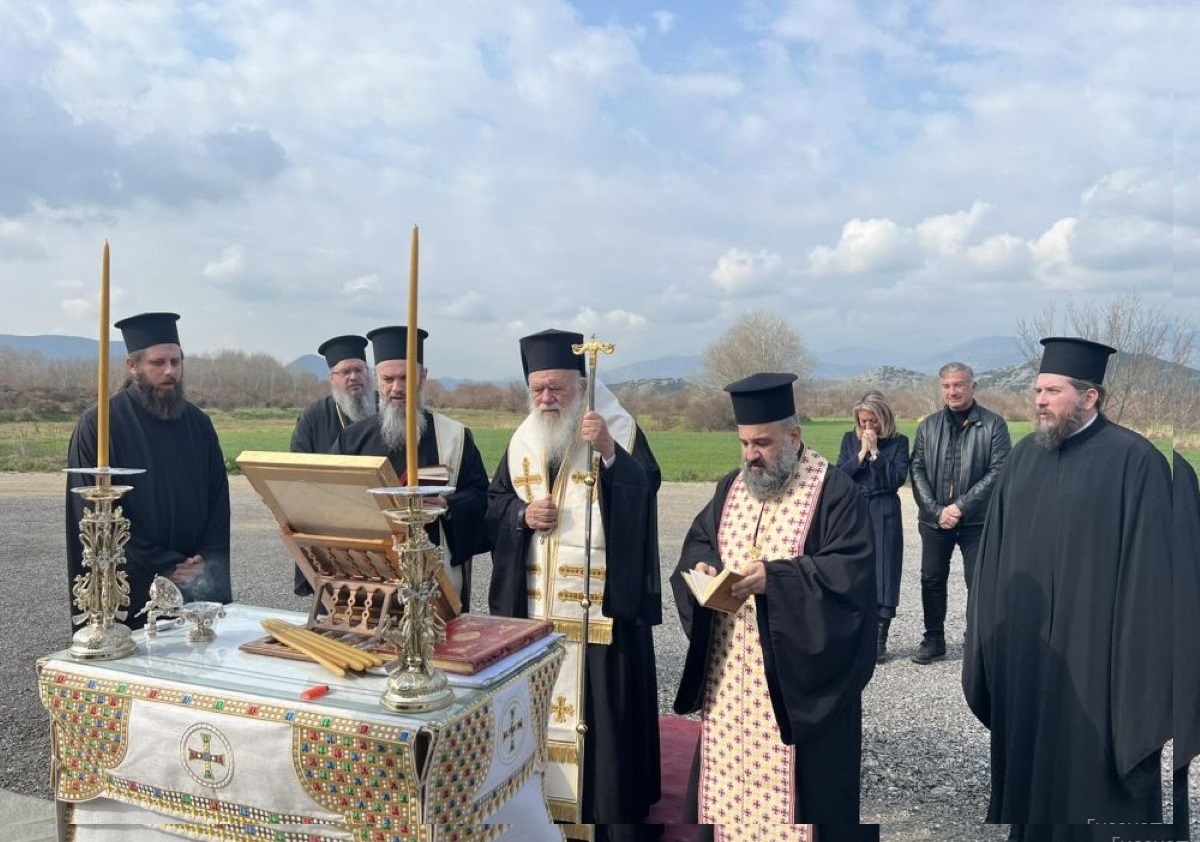 Τέμπη: Τρισάγιο στον τόπο της τραγωδίας τέλεσε ο Αρχιεπίσκοπος Ιερώνυμος