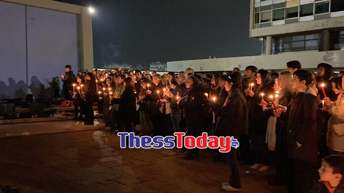 Συγκίνηση στο ΑΠΘ: Φοιτητές αναπαρέστησαν τη στιγμή της μοιραίας σύγκρουσης στα Τέμπη – ΦΩΤΟ – ΒΙΝΤΕΟ