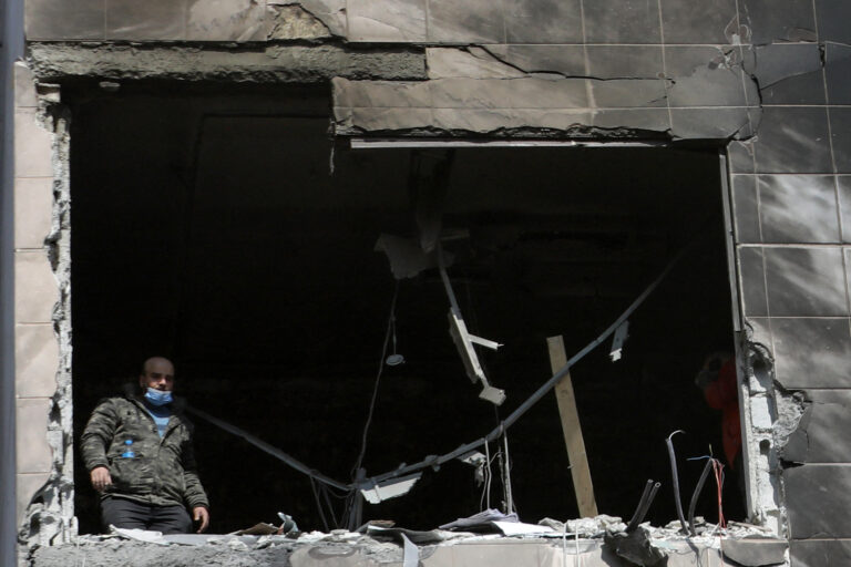 Συρία: Εκρήξεις στα νότια προάστια της Δαμασκού – Καταρρίφθηκαν ισραηλινοί πύραυλοι, σύμφωνα με την κρατική τηλεόραση