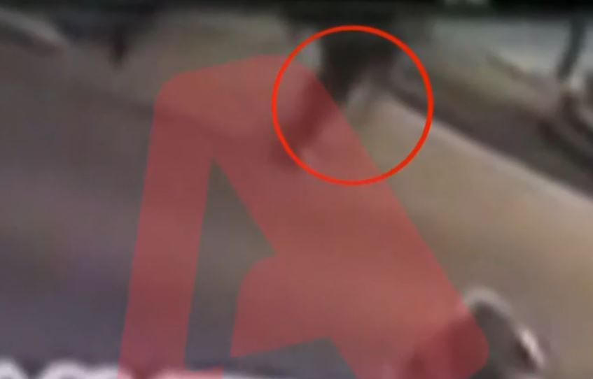 Αγία Βαρβάρα: Βίντεο ντοκουμέντο λίγα λεπτά μετά την άγρια δολοφονία – Ο πεθερός περπατάει με την καραμπίνα στο χέρι