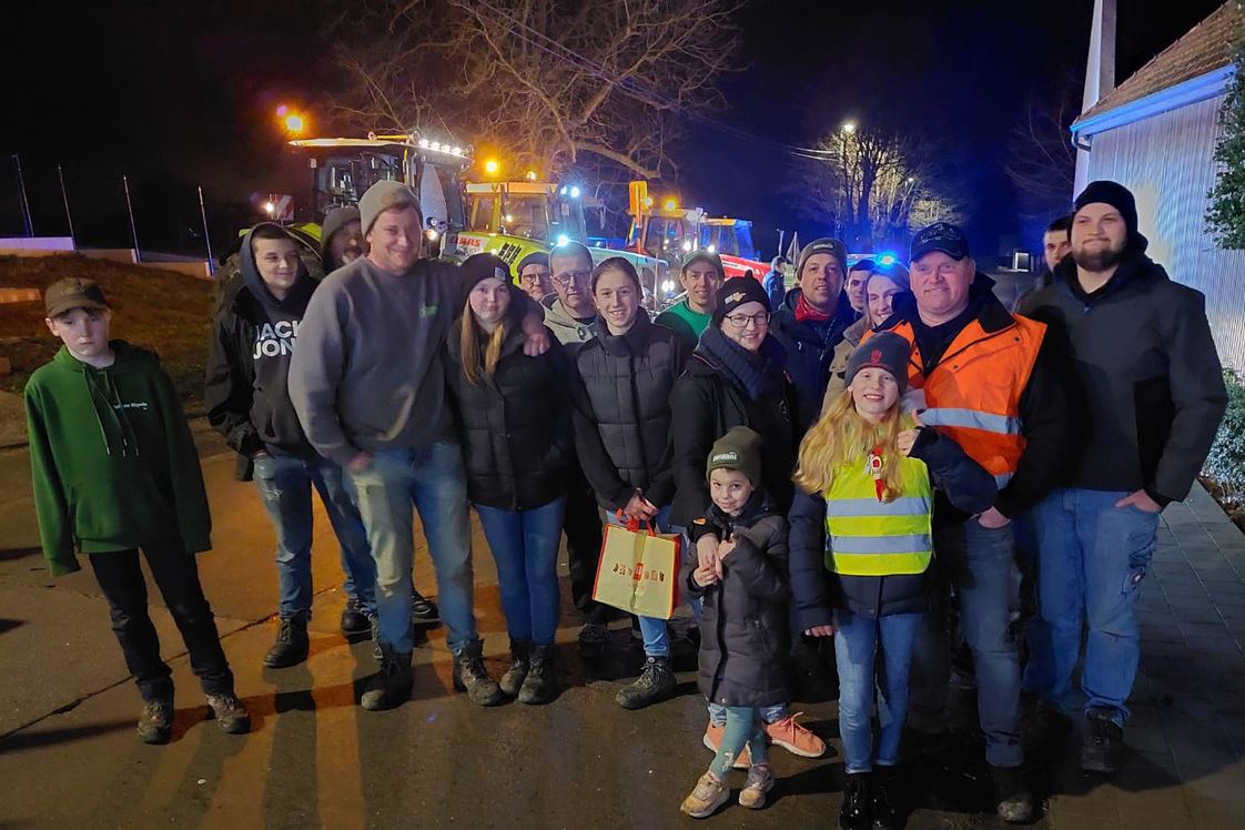 Βέλγιο: Αγρότες με τρακτέρ «στρατοπέδευσαν» έξω από το σπίτι του πρωθυπουργού