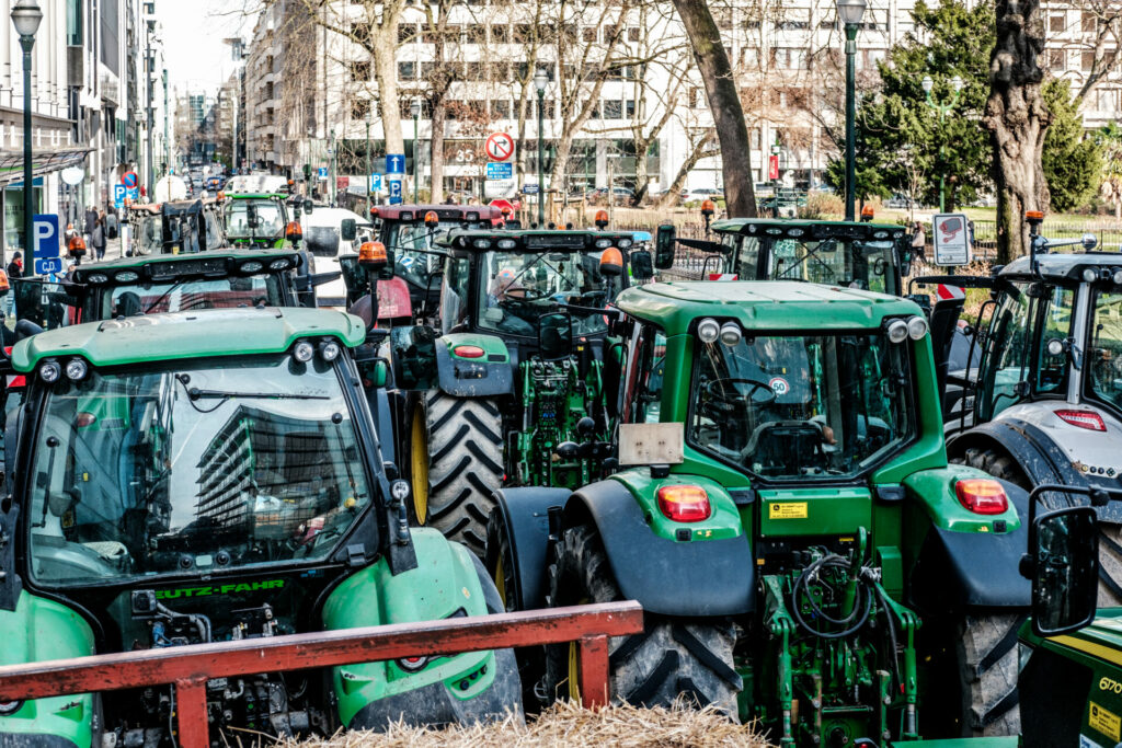 Οι αγρότες επιστρέφουν στις Βρυξέλλες: Νέα διαδήλωση ενώ συνεδριάζουν οι Ευρωπαίοι υπουργοί Γεωργίας