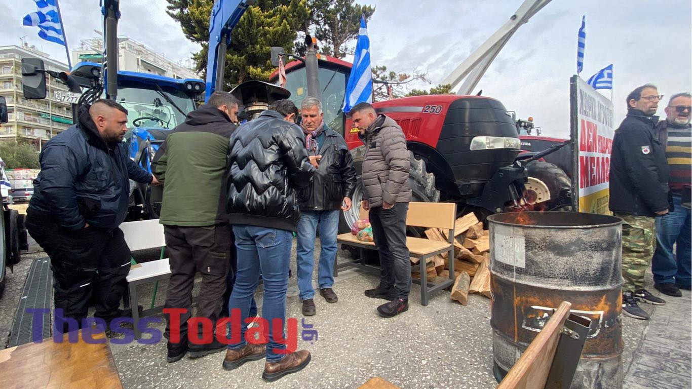 Με αναμμένες τις μηχανές των τρακτέρ οι αγρότες: «Σταγόνα στον ωκεανό των προβλημάτων οι εξαγγελίες Μητσοτάκη»