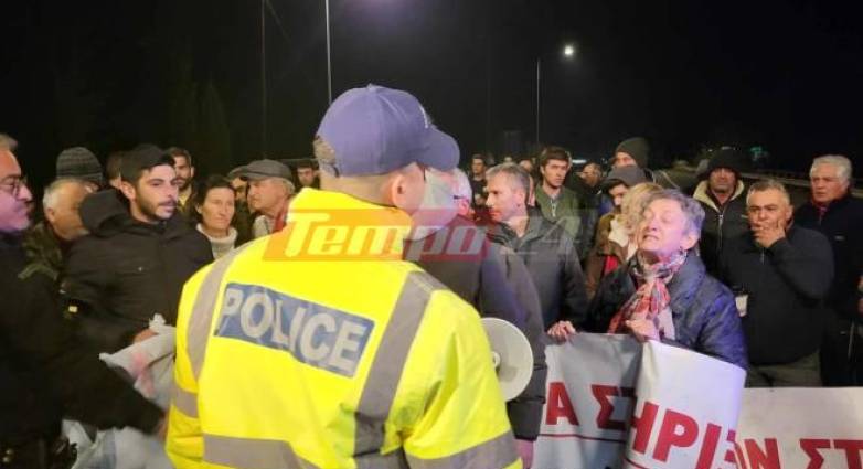 Αιγιάλεια: Ένταση ανάμεσα σε αγρότες και ΕΛ.ΑΣ. – Έκλεισαν για λίγα λεπτά την Ολυμπία Οδό