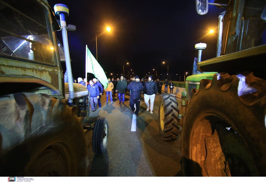 Χαλκιδική: Αγρότες απέκλεισαν για δύο ώρες την Μουδανιών στο ύψος της Πορταριάς