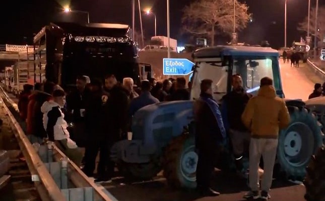 Χαλκιδική: Οι αγρότες απέκλεισαν την εθνική οδό Θεσσαλονίκης – Νέων Μουδανίων – ΒΙΝΤΕΟ
