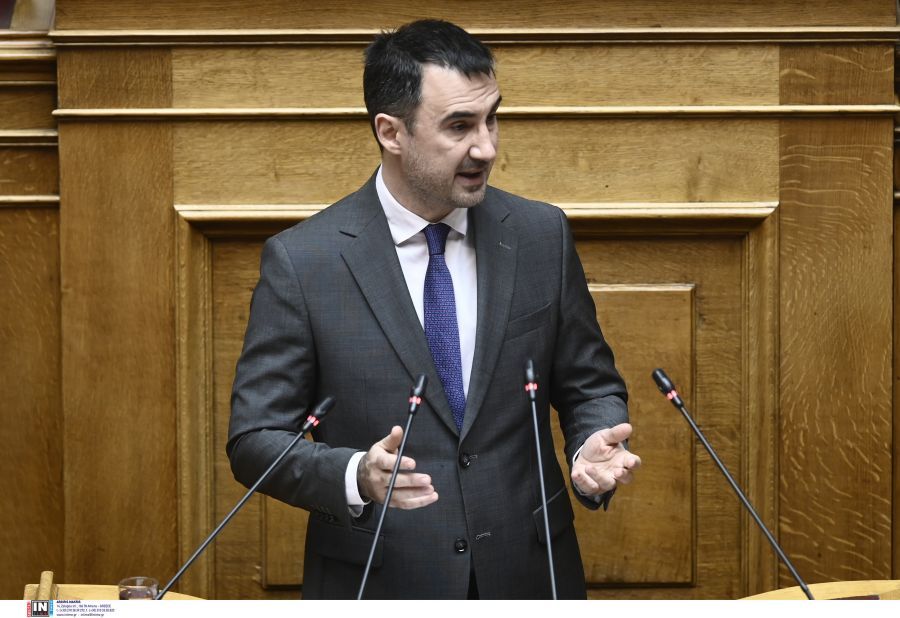 Βουλή – Χαρίτσης: Το νομοσχέδιο αποκλείει τους ομόφυλους συζύγους από την δυνατότητα να δημιουργήσουν οικογένεια